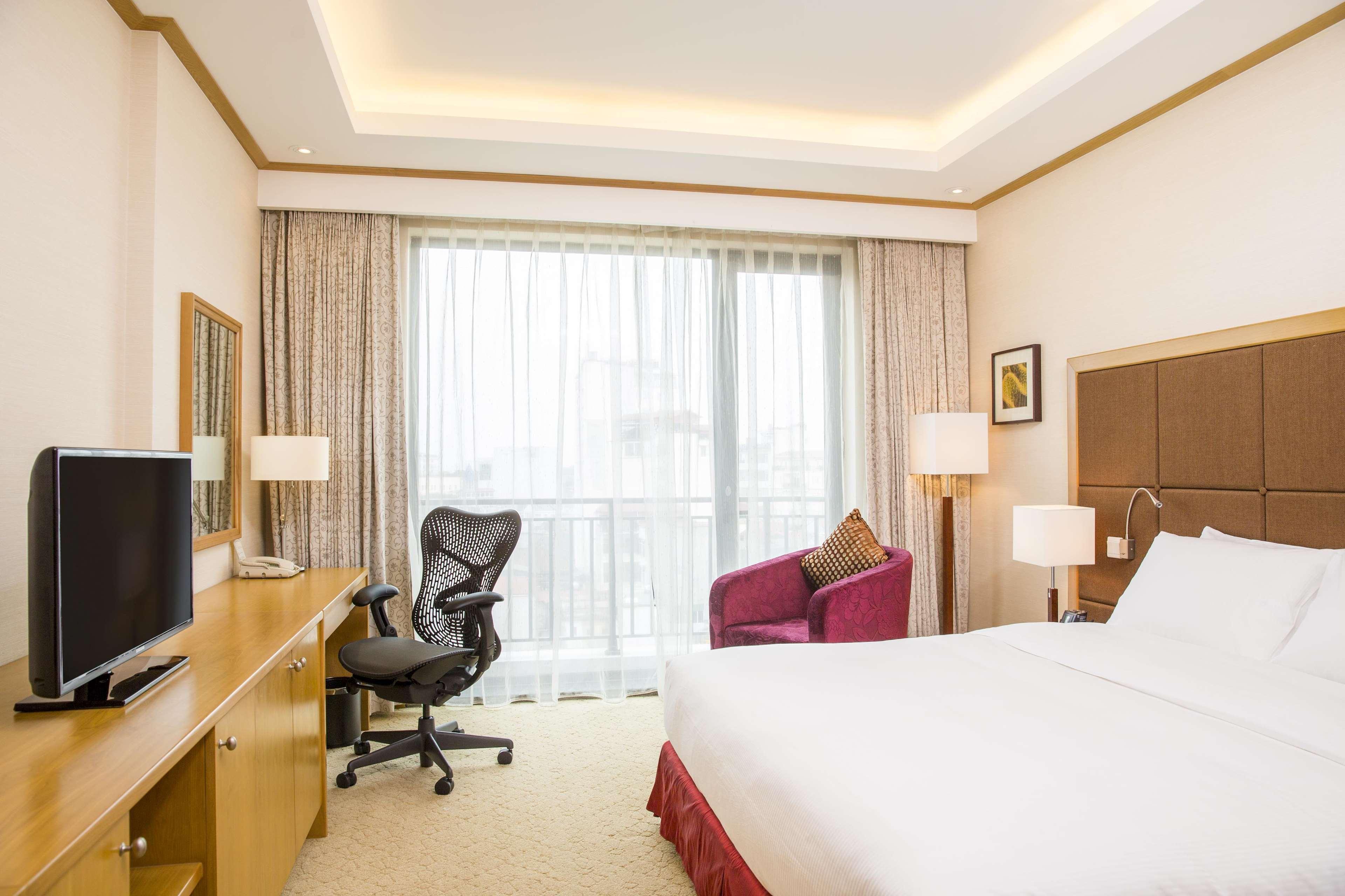Hilton Garden Inn Hanoi Esterno foto