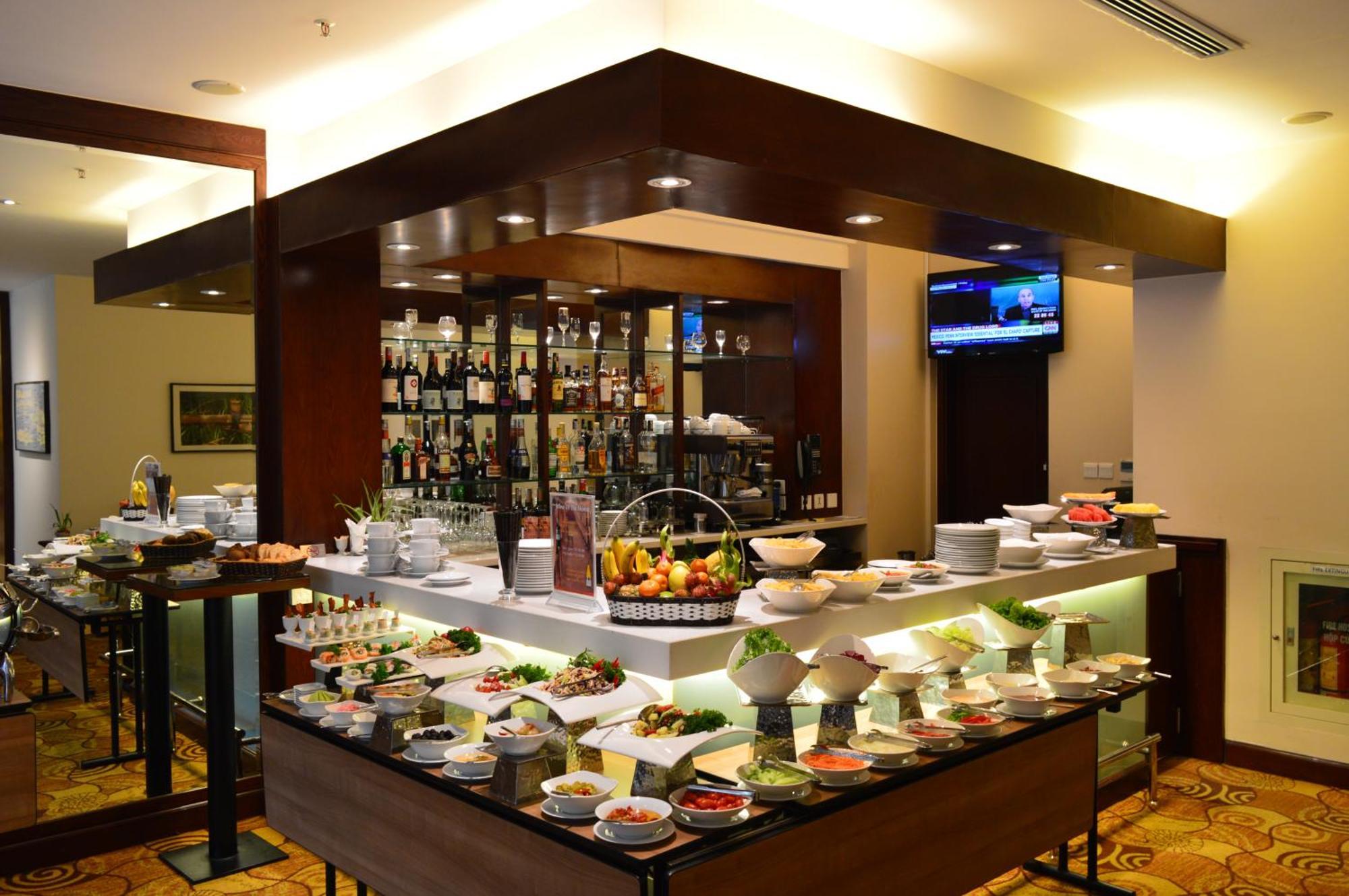 Hilton Garden Inn Hanoi Esterno foto