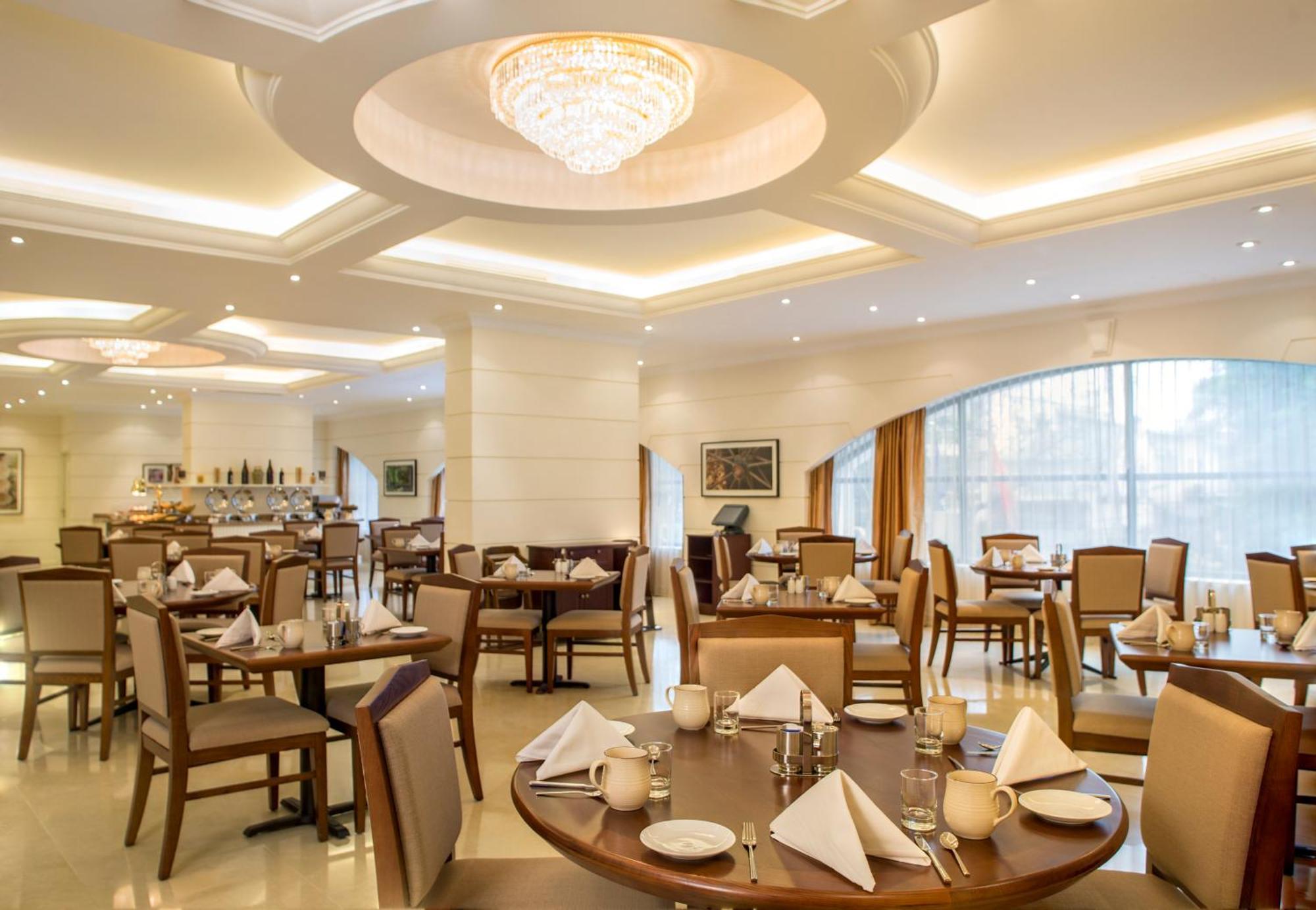 Hilton Garden Inn Hanoi Esterno foto