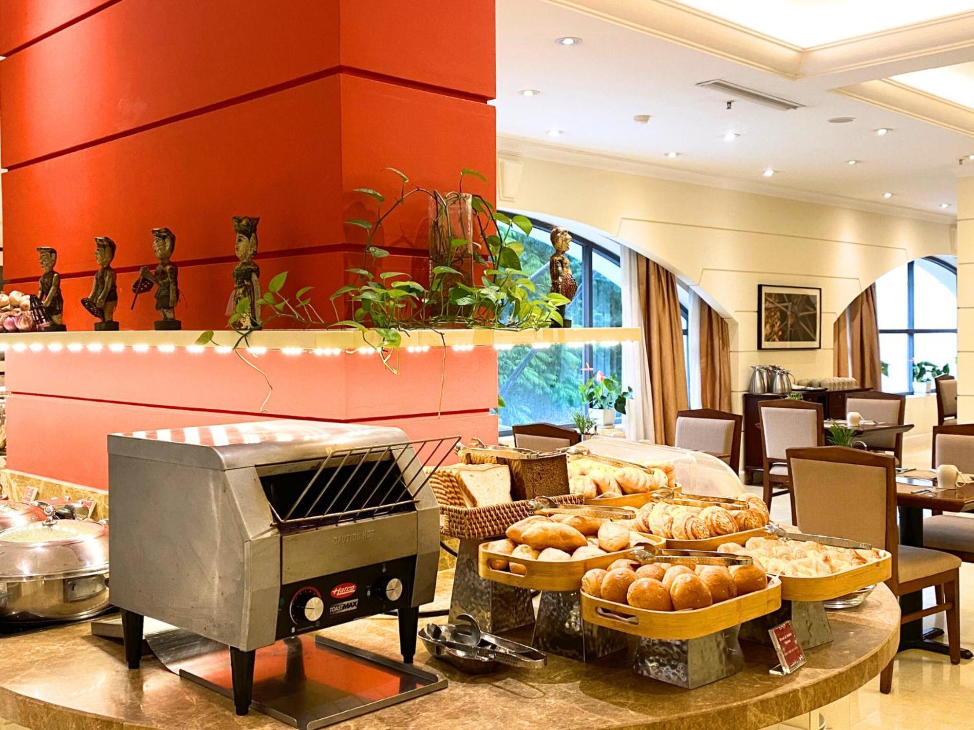 Hilton Garden Inn Hanoi Esterno foto