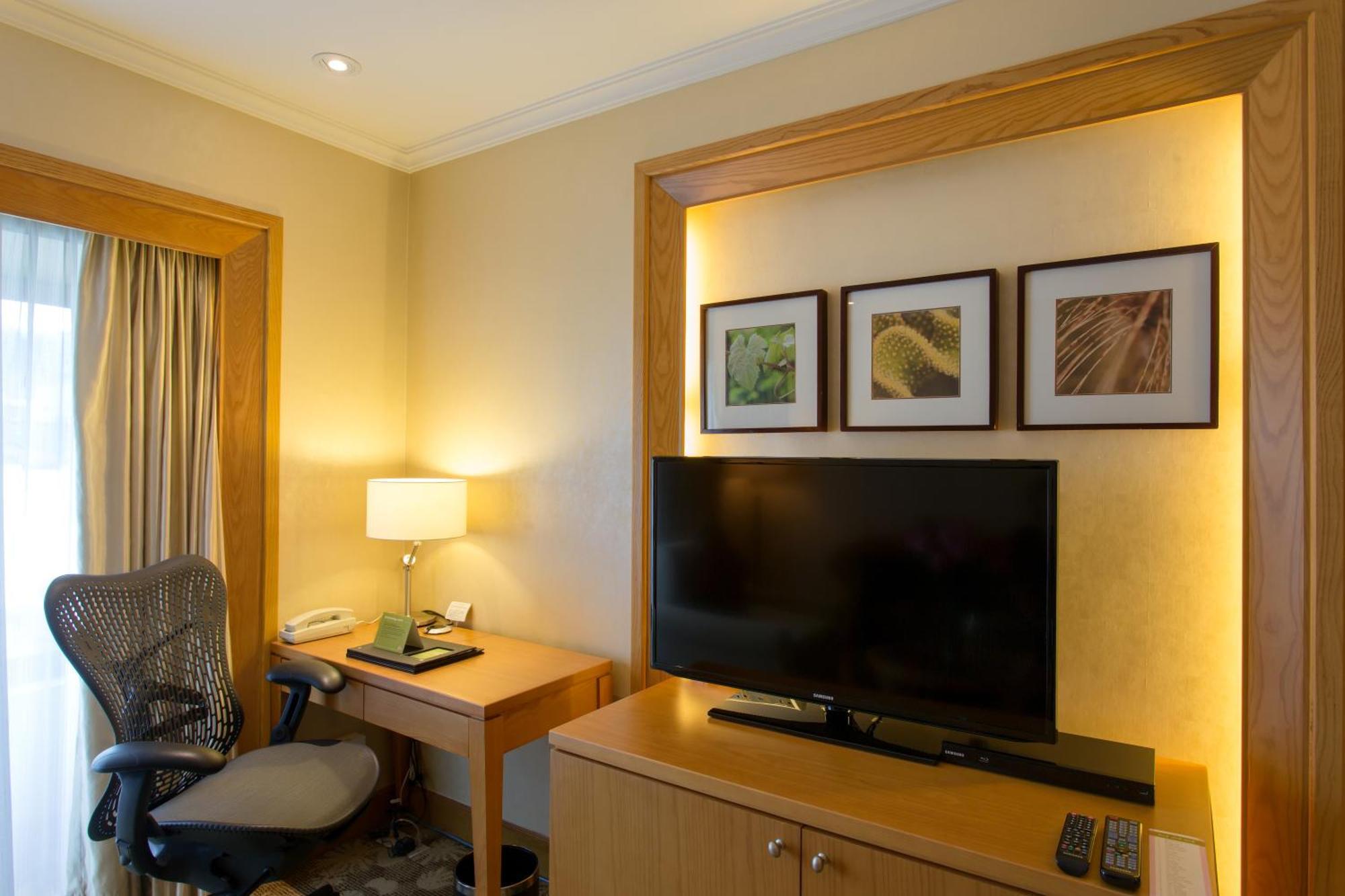 Hilton Garden Inn Hanoi Esterno foto