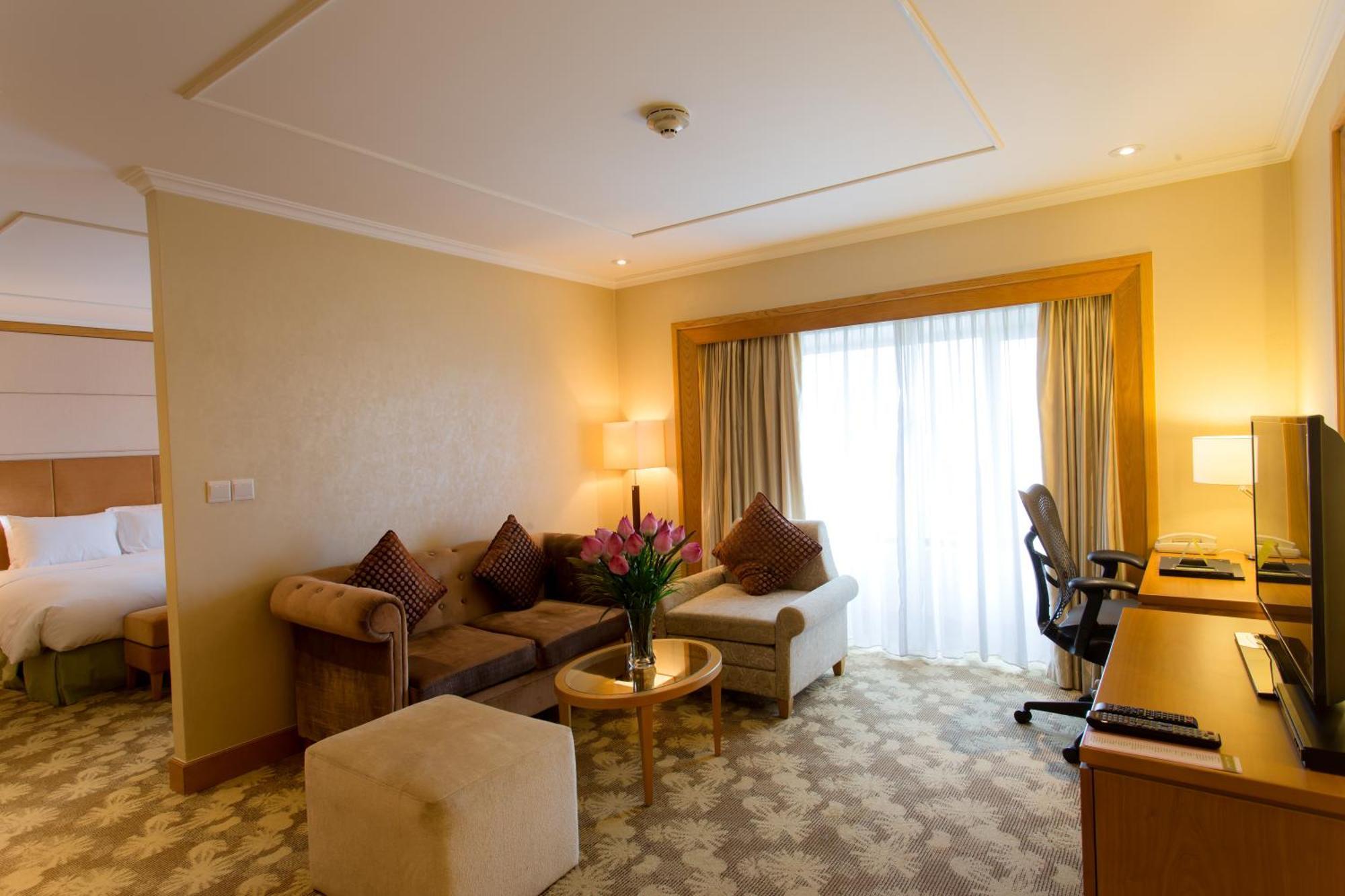 Hilton Garden Inn Hanoi Esterno foto