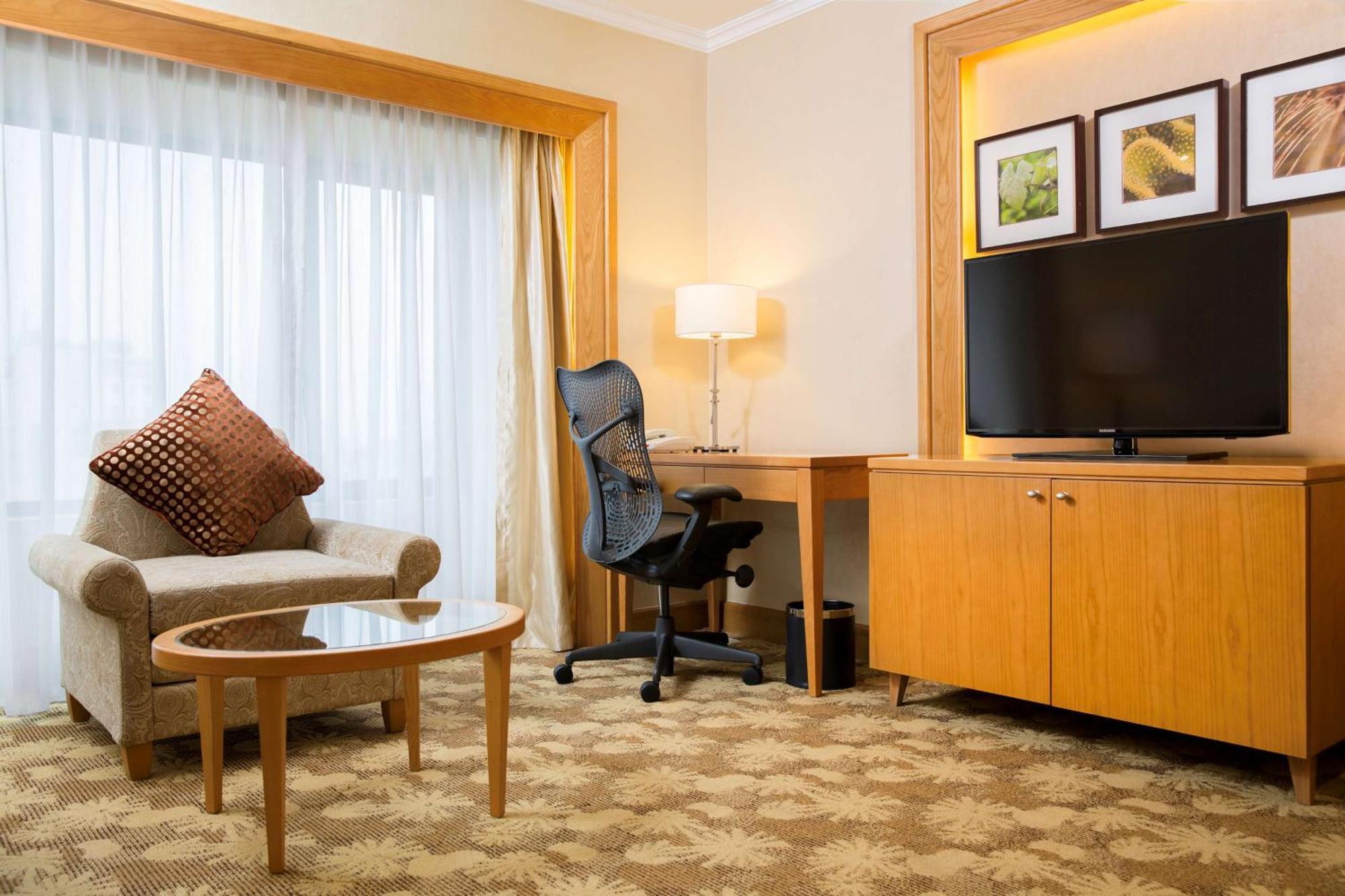 Hilton Garden Inn Hanoi Esterno foto
