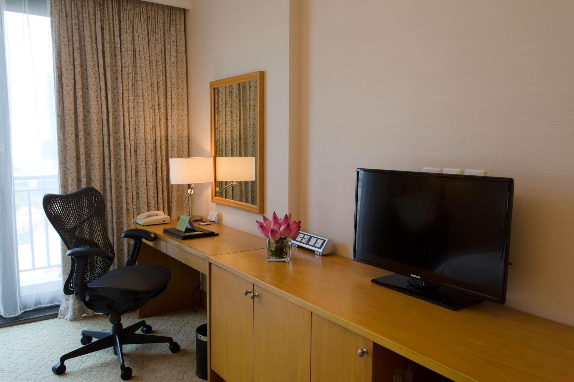 Hilton Garden Inn Hanoi Esterno foto