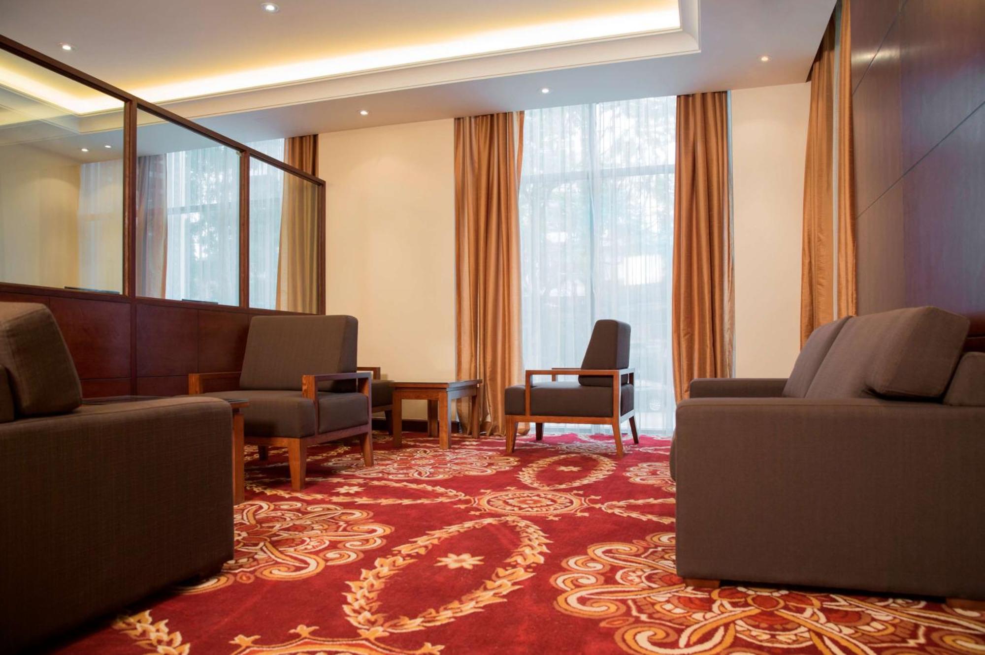 Hilton Garden Inn Hanoi Esterno foto