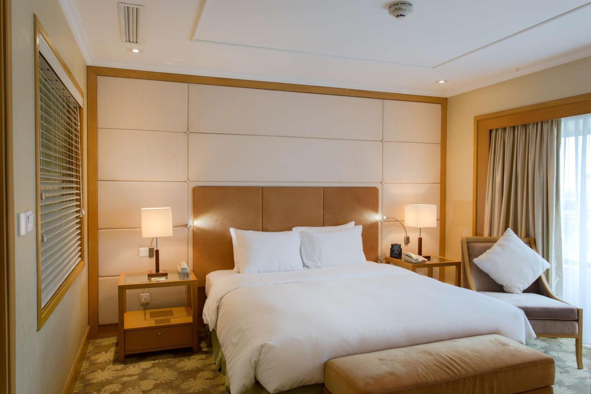 Hilton Garden Inn Hanoi Esterno foto