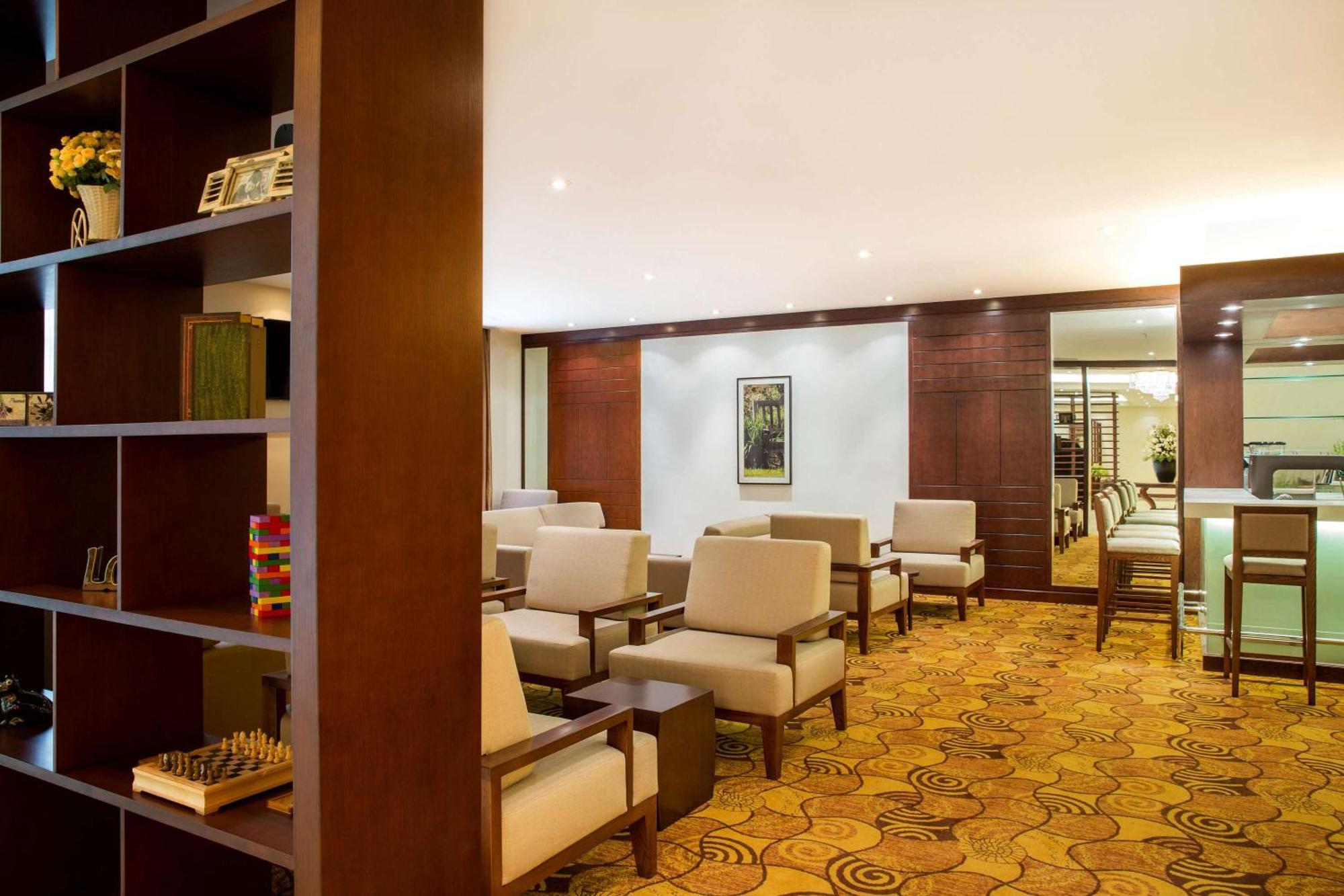 Hilton Garden Inn Hanoi Esterno foto