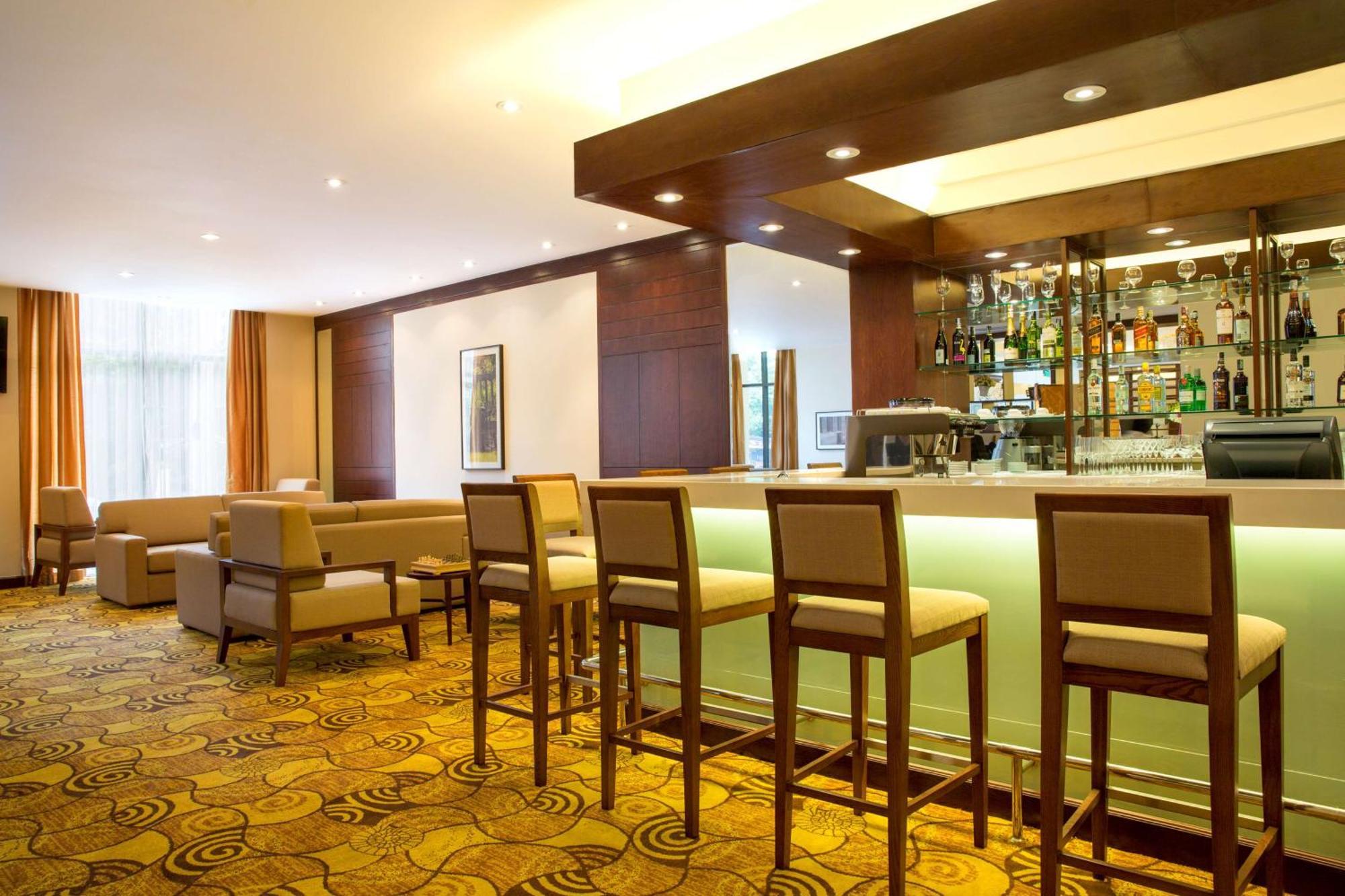 Hilton Garden Inn Hanoi Esterno foto