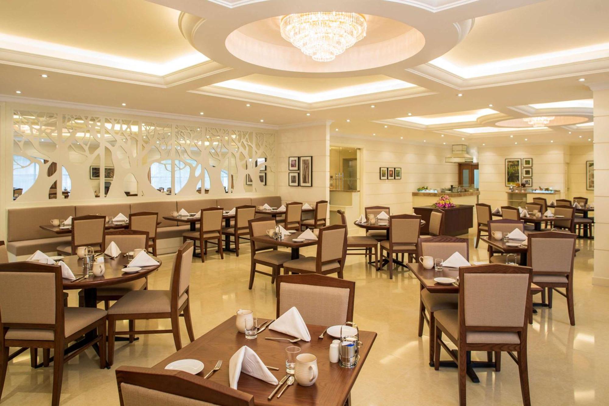 Hilton Garden Inn Hanoi Esterno foto