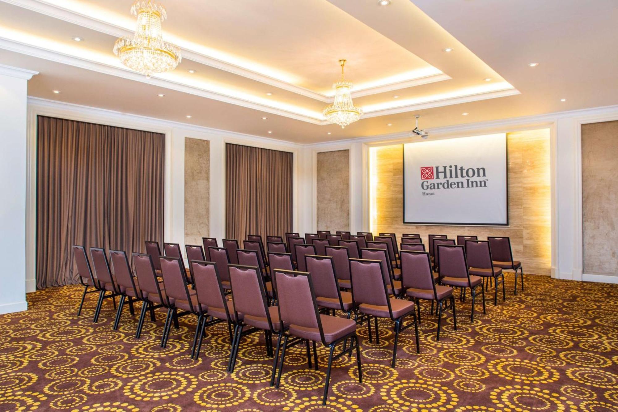 Hilton Garden Inn Hanoi Esterno foto