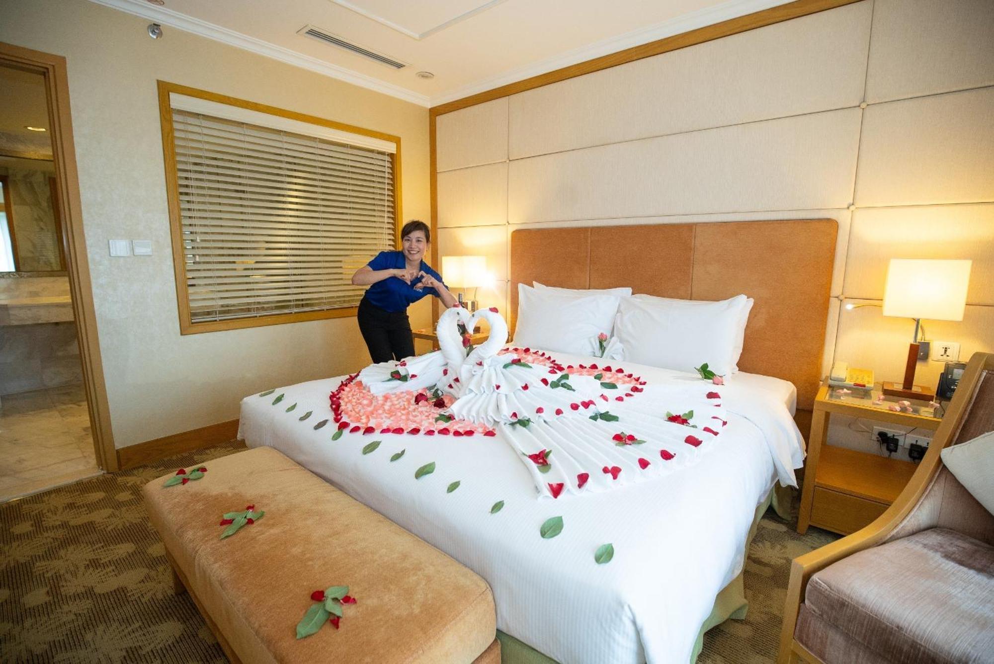 Hilton Garden Inn Hanoi Esterno foto
