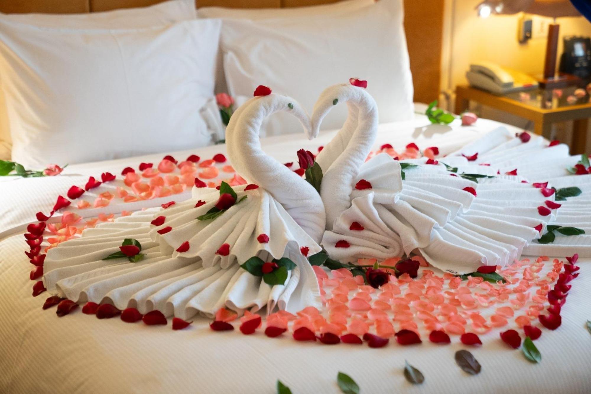 Hilton Garden Inn Hanoi Esterno foto