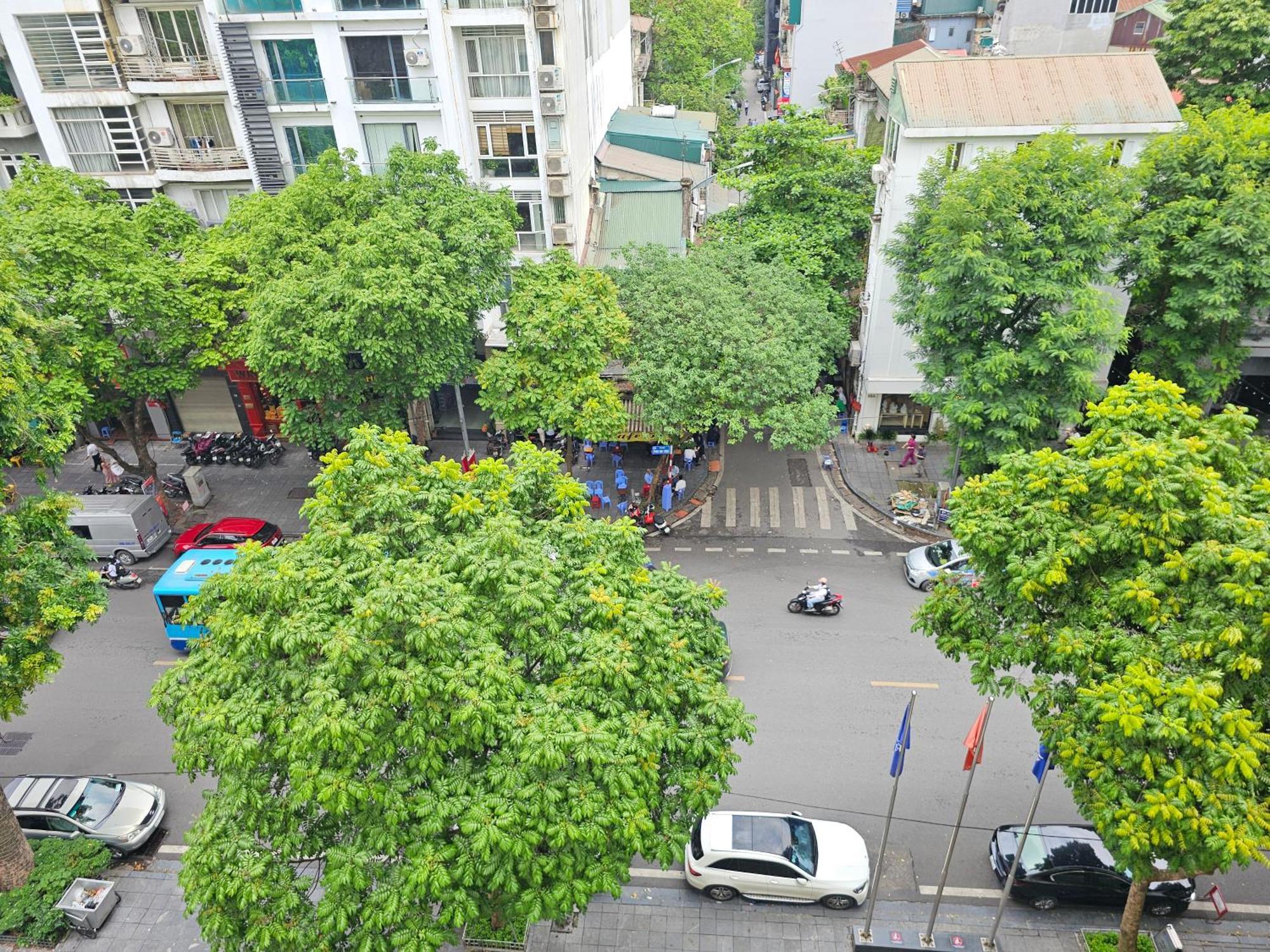 Hilton Garden Inn Hanoi Esterno foto